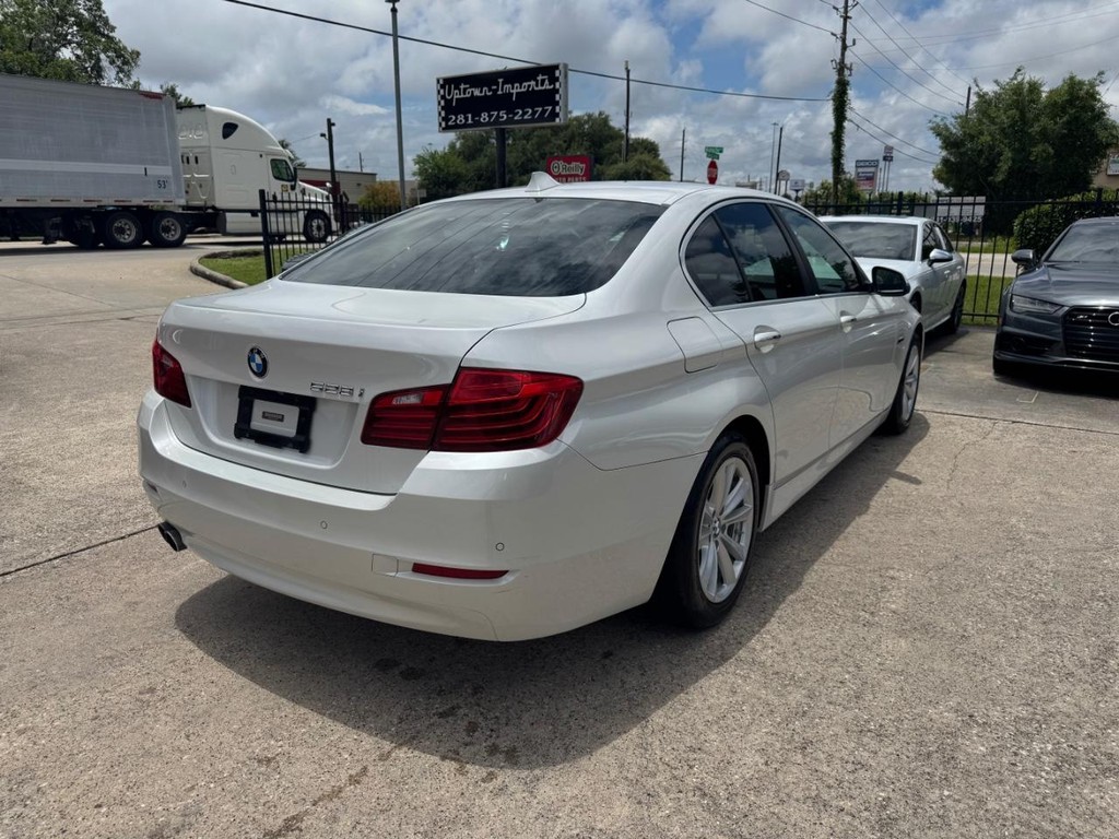 BMW 528i Vehicle Full-screen Gallery Image 06