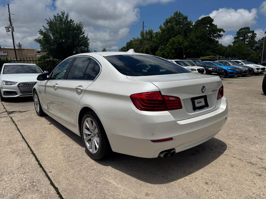 BMW 528i Vehicle Full-screen Gallery Image 08