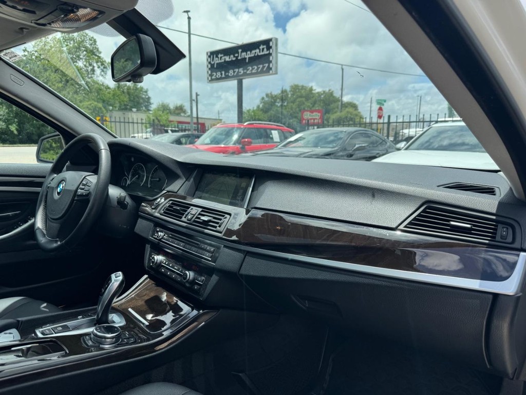 BMW 528i Vehicle Full-screen Gallery Image 13