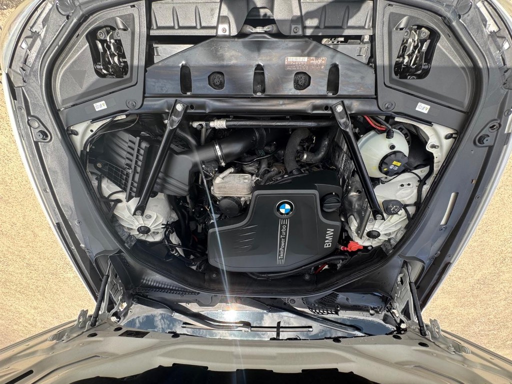 BMW 528i Vehicle Full-screen Gallery Image 27