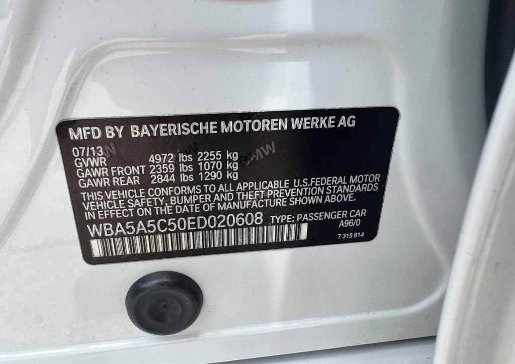 BMW 528i Vehicle Full-screen Gallery Image 29