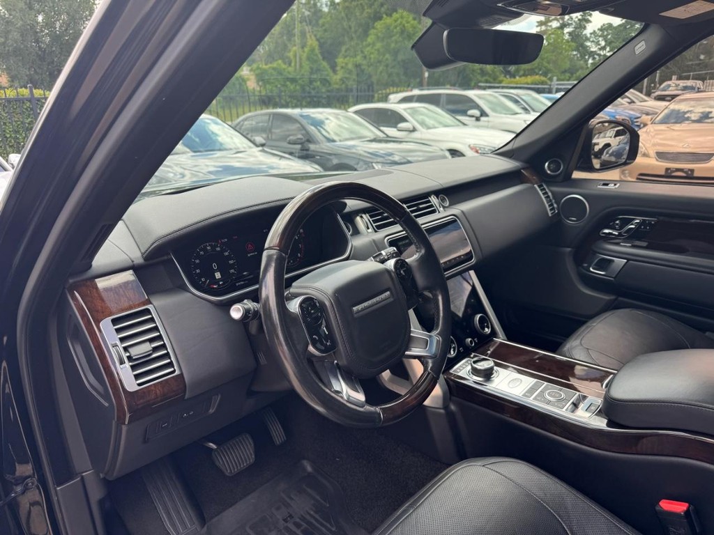Land Rover Range Rover Vehicle Full-screen Gallery Image 10
