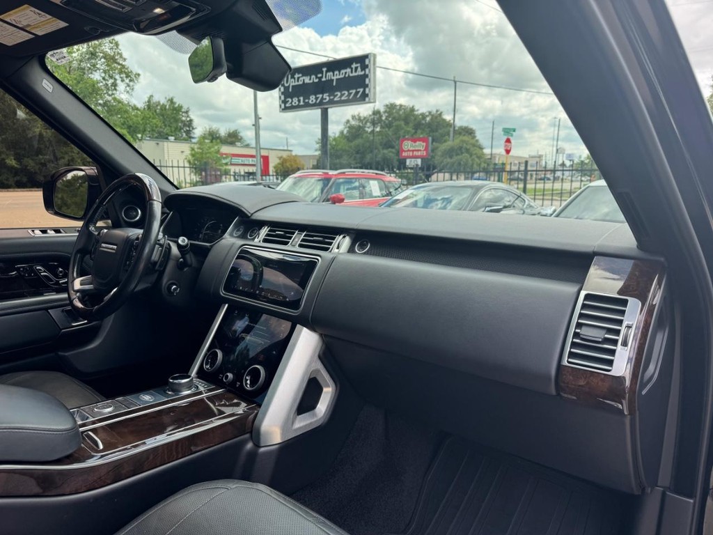 Land Rover Range Rover Vehicle Full-screen Gallery Image 13