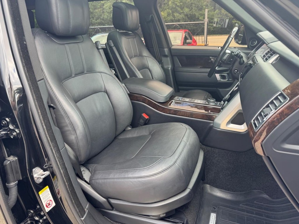 Land Rover Range Rover Vehicle Full-screen Gallery Image 14