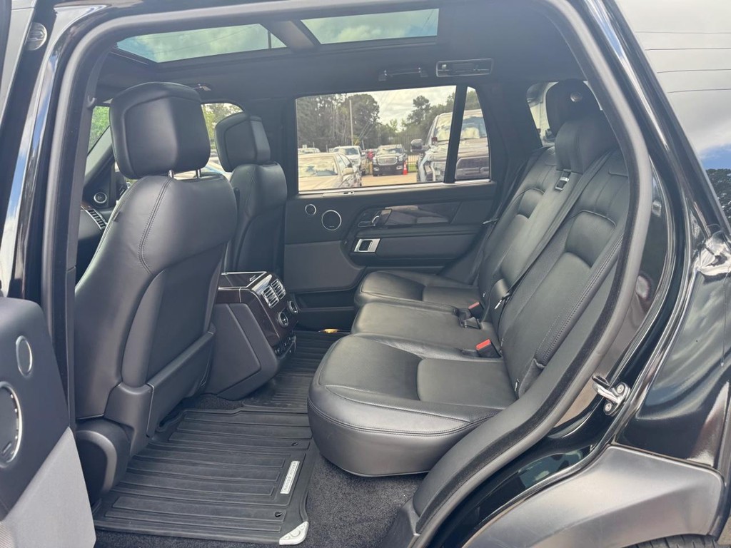 Land Rover Range Rover Vehicle Full-screen Gallery Image 18
