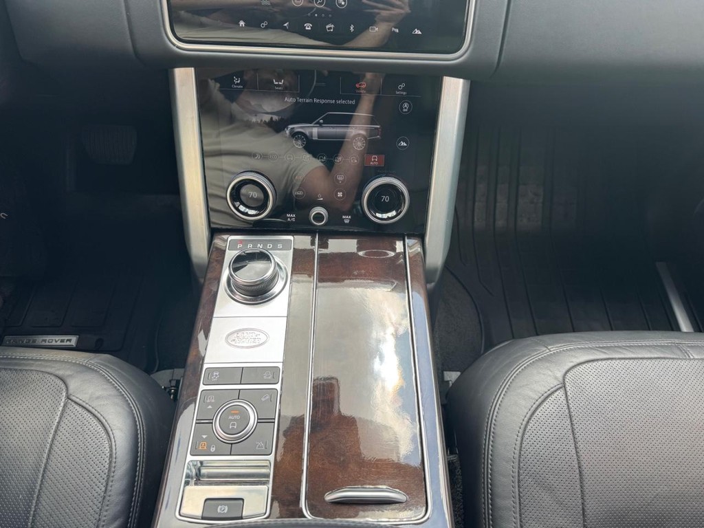 Land Rover Range Rover Vehicle Full-screen Gallery Image 23