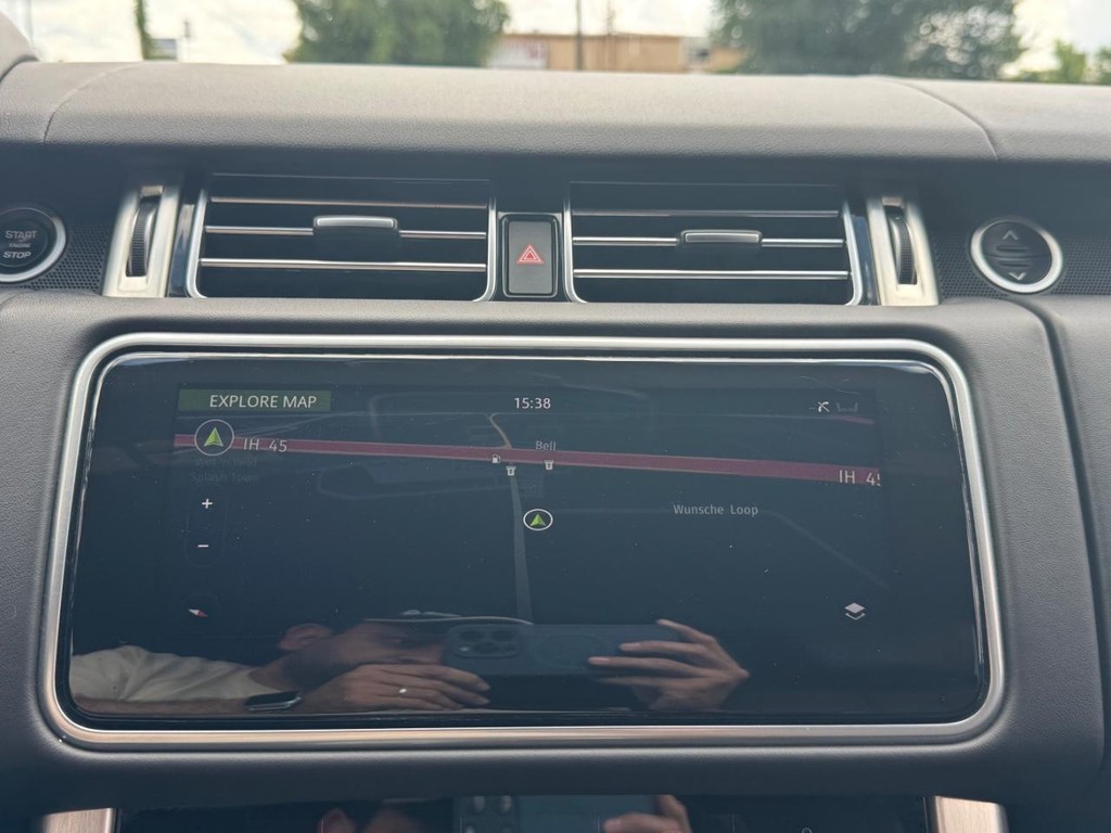 Land Rover Range Rover Vehicle Full-screen Gallery Image 25