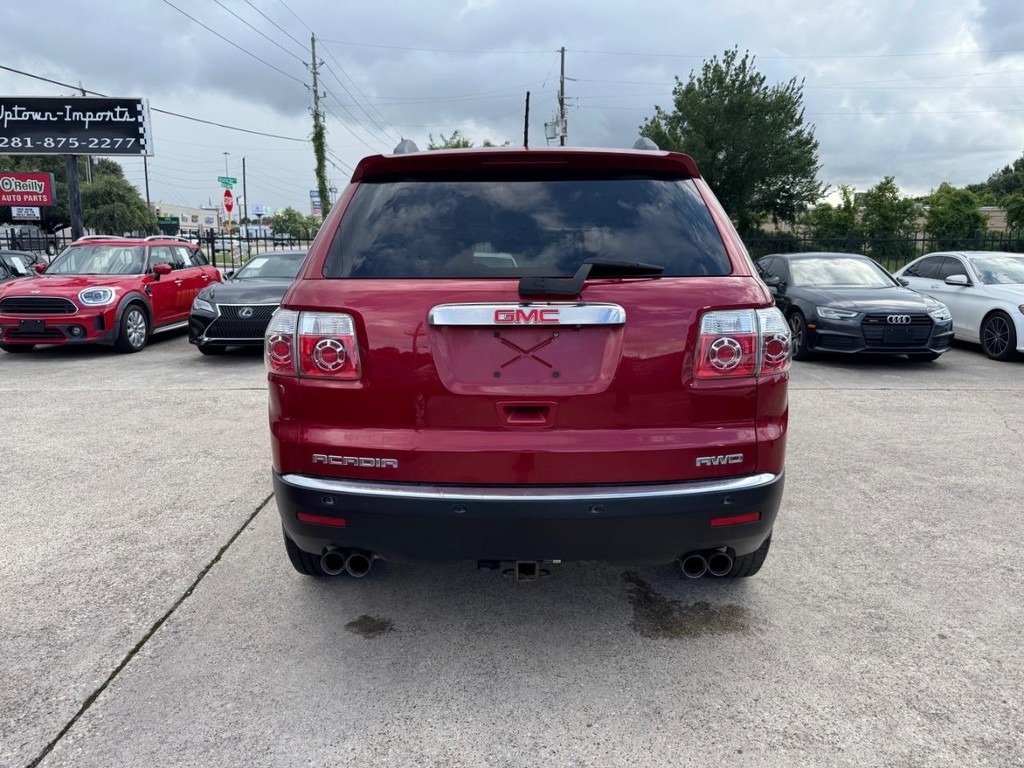 GMC Acadia Vehicle Full-screen Gallery Image 07