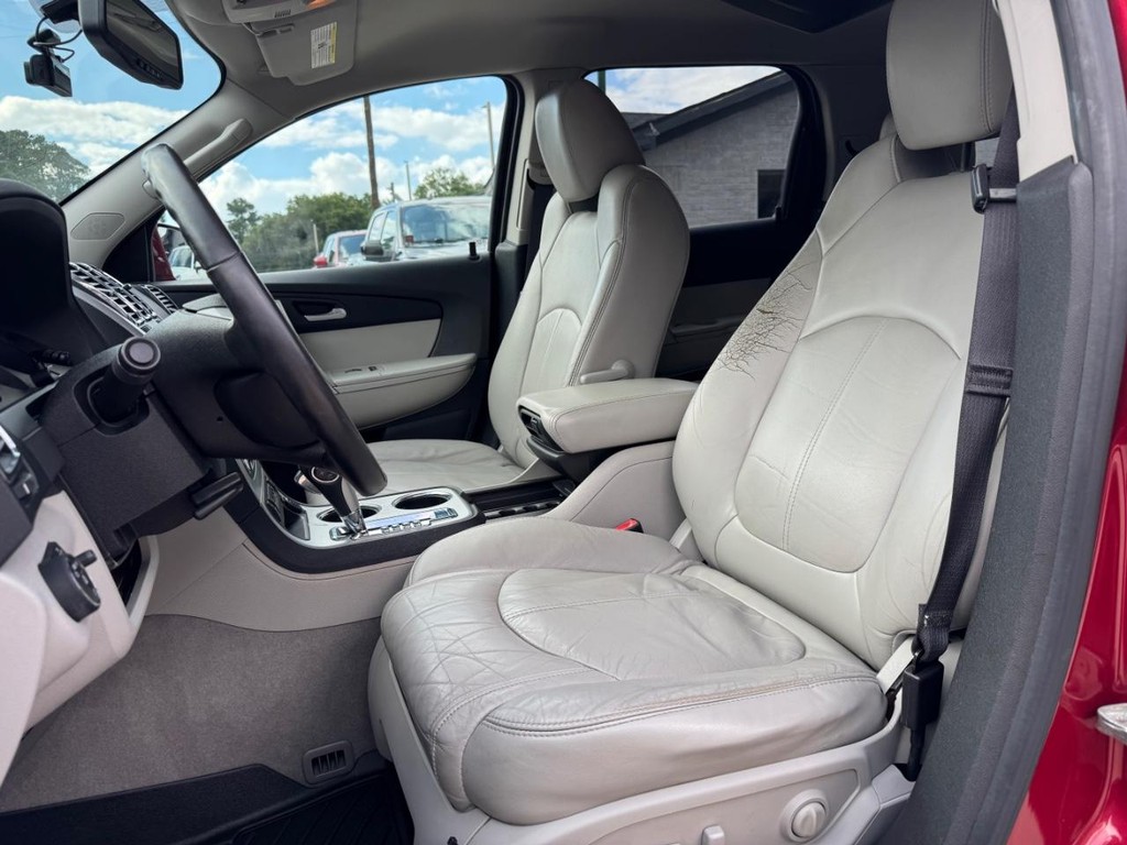 GMC Acadia Vehicle Full-screen Gallery Image 11