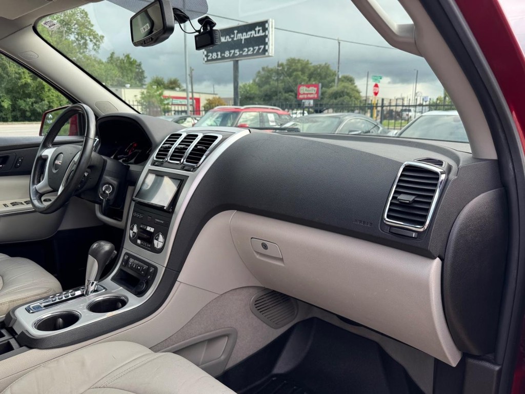GMC Acadia Vehicle Full-screen Gallery Image 13