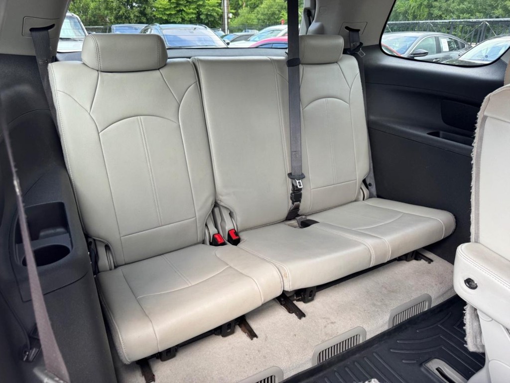 GMC Acadia Vehicle Full-screen Gallery Image 17