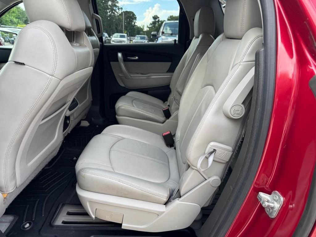 GMC Acadia Vehicle Full-screen Gallery Image 19