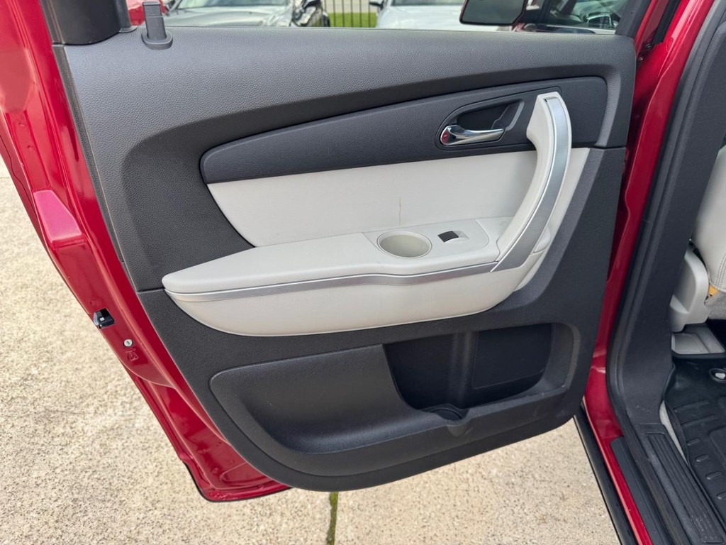 GMC Acadia Vehicle Full-screen Gallery Image 21