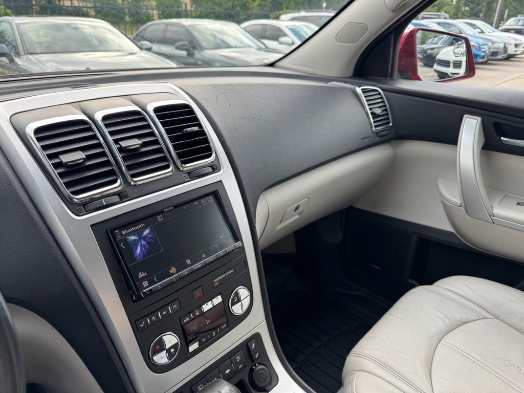 GMC Acadia Vehicle Full-screen Gallery Image 24