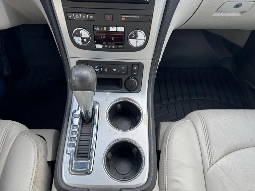 GMC Acadia Vehicle Full-screen Gallery Image 25
