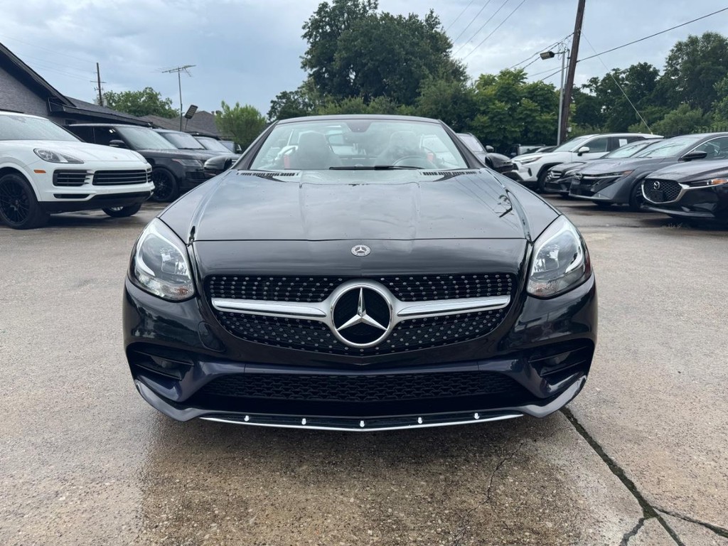 Mercedes-Benz SLC Vehicle Full-screen Gallery Image 03