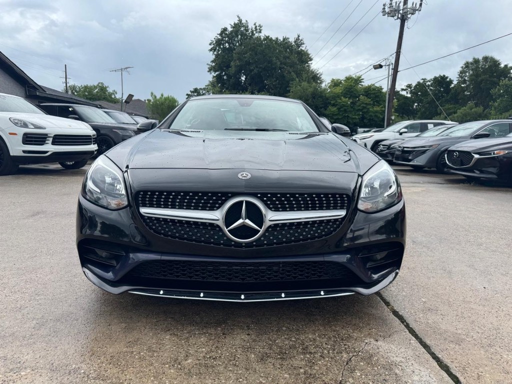 Mercedes-Benz SLC Vehicle Full-screen Gallery Image 04