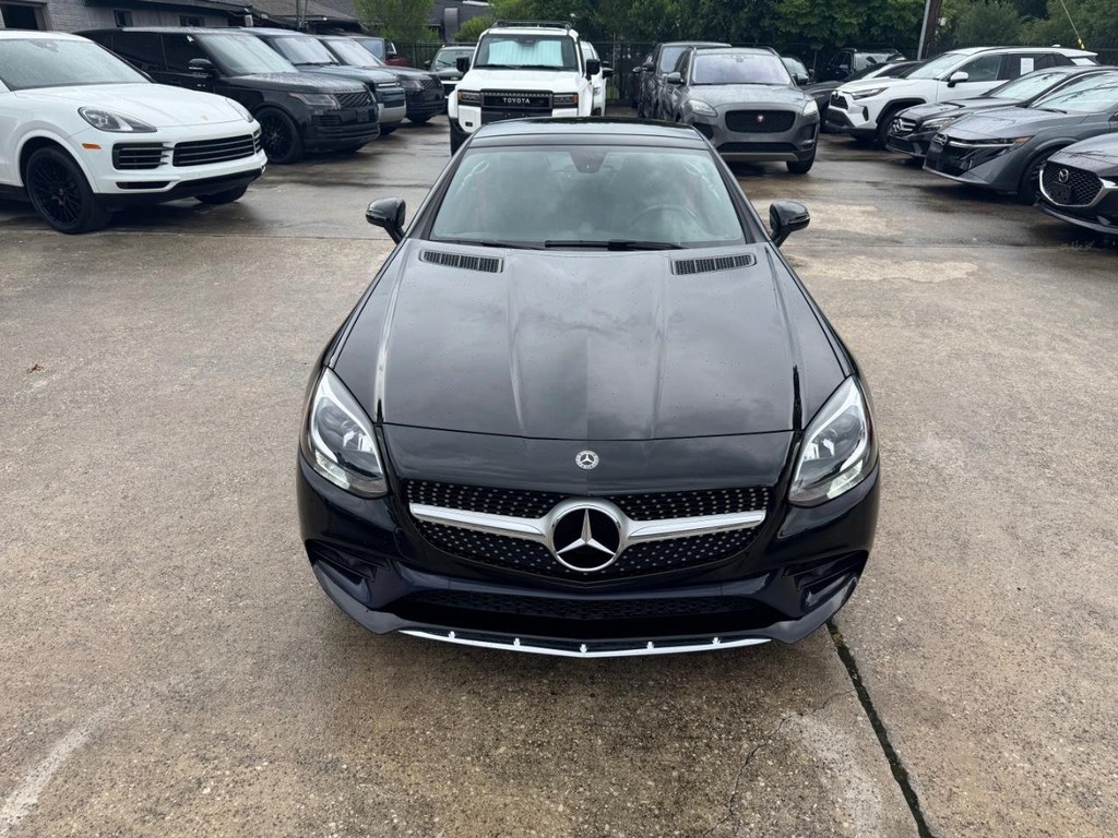 Mercedes-Benz SLC Vehicle Full-screen Gallery Image 06