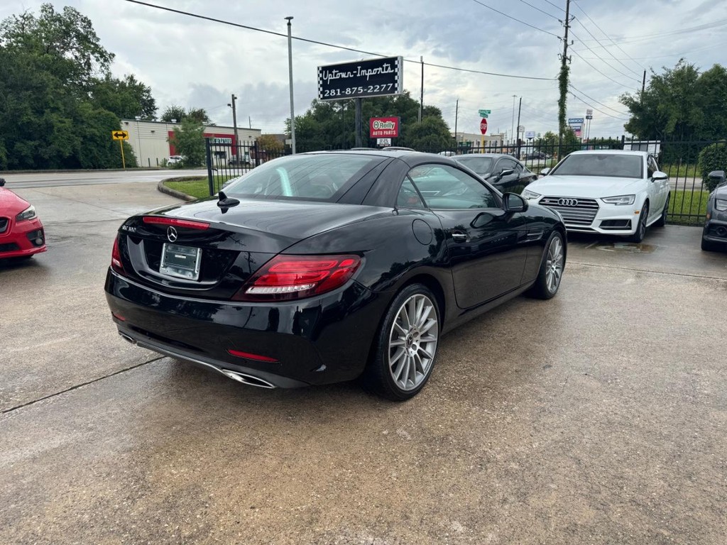 Mercedes-Benz SLC Vehicle Full-screen Gallery Image 12