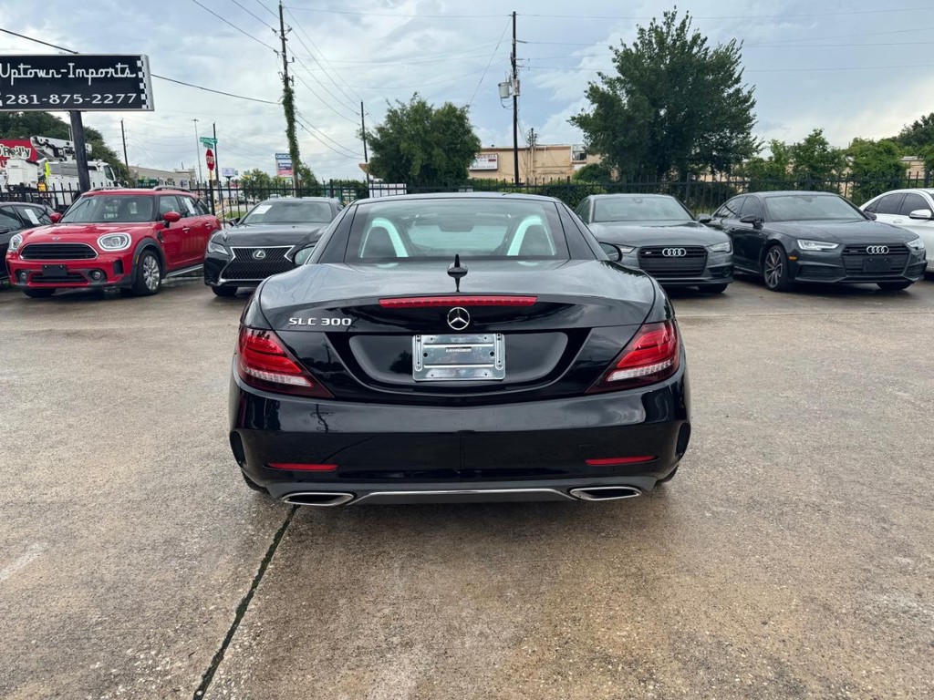 Mercedes-Benz SLC Vehicle Full-screen Gallery Image 14