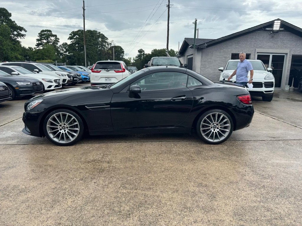 Mercedes-Benz SLC Vehicle Full-screen Gallery Image 18