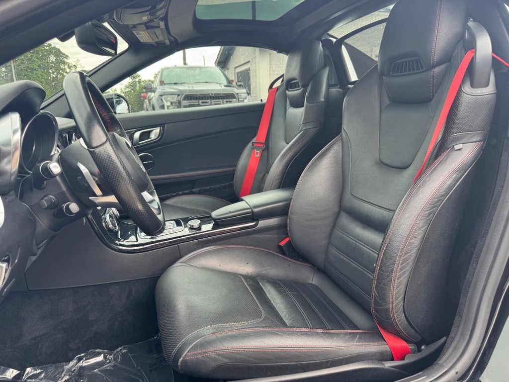Mercedes-Benz SLC Vehicle Full-screen Gallery Image 20