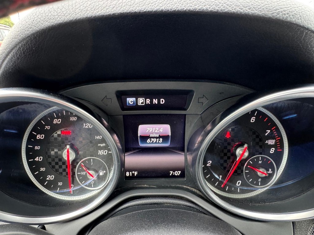 Mercedes-Benz SLC Vehicle Full-screen Gallery Image 26