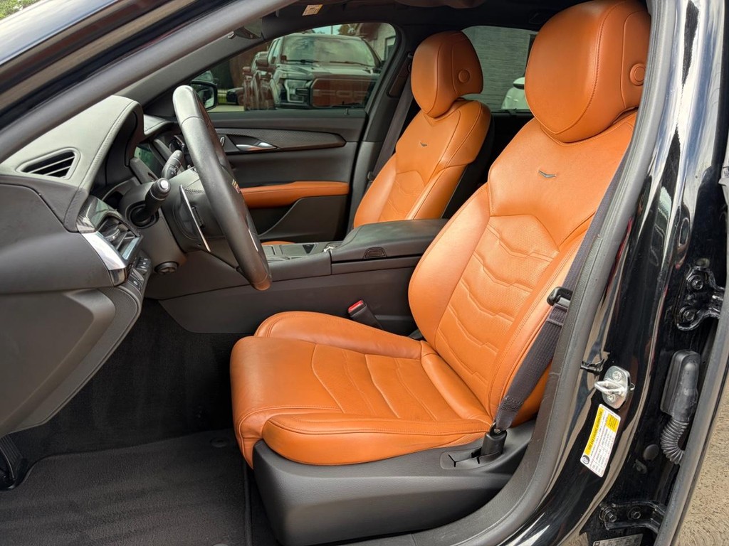 Cadillac CT6 Vehicle Full-screen Gallery Image 11