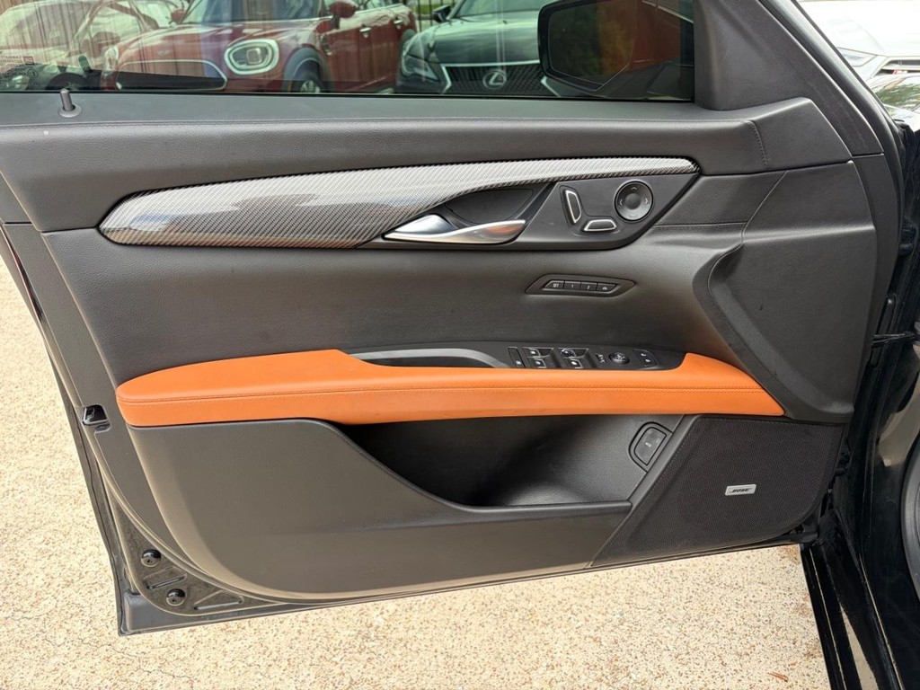 Cadillac CT6 Vehicle Full-screen Gallery Image 12