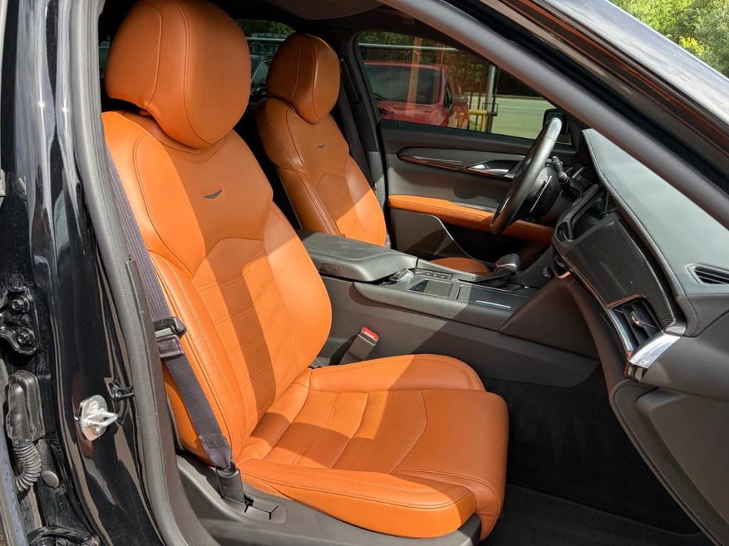 Cadillac CT6 Vehicle Full-screen Gallery Image 14