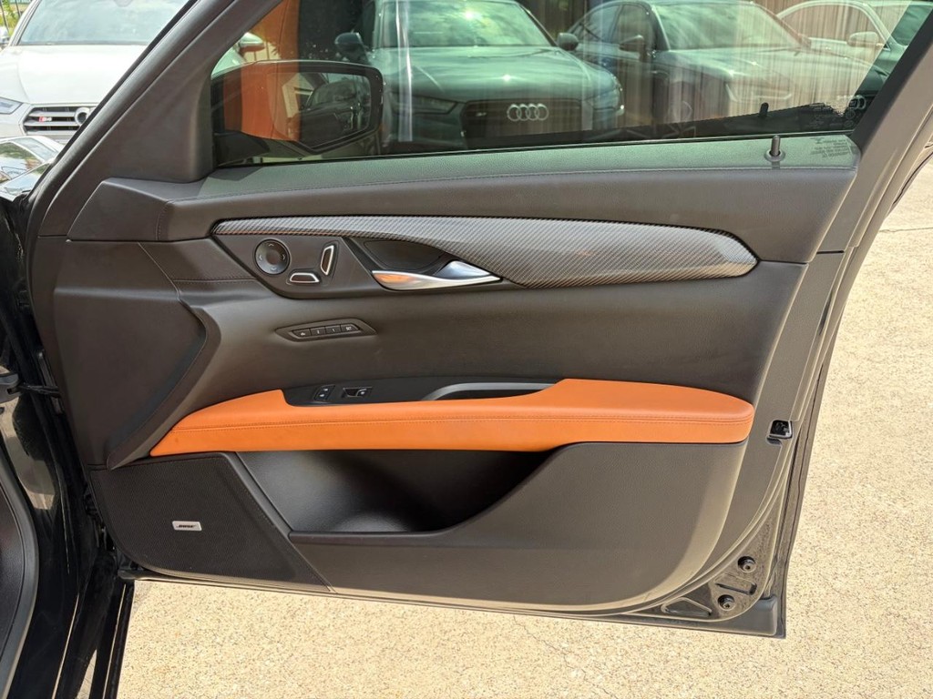 Cadillac CT6 Vehicle Full-screen Gallery Image 15