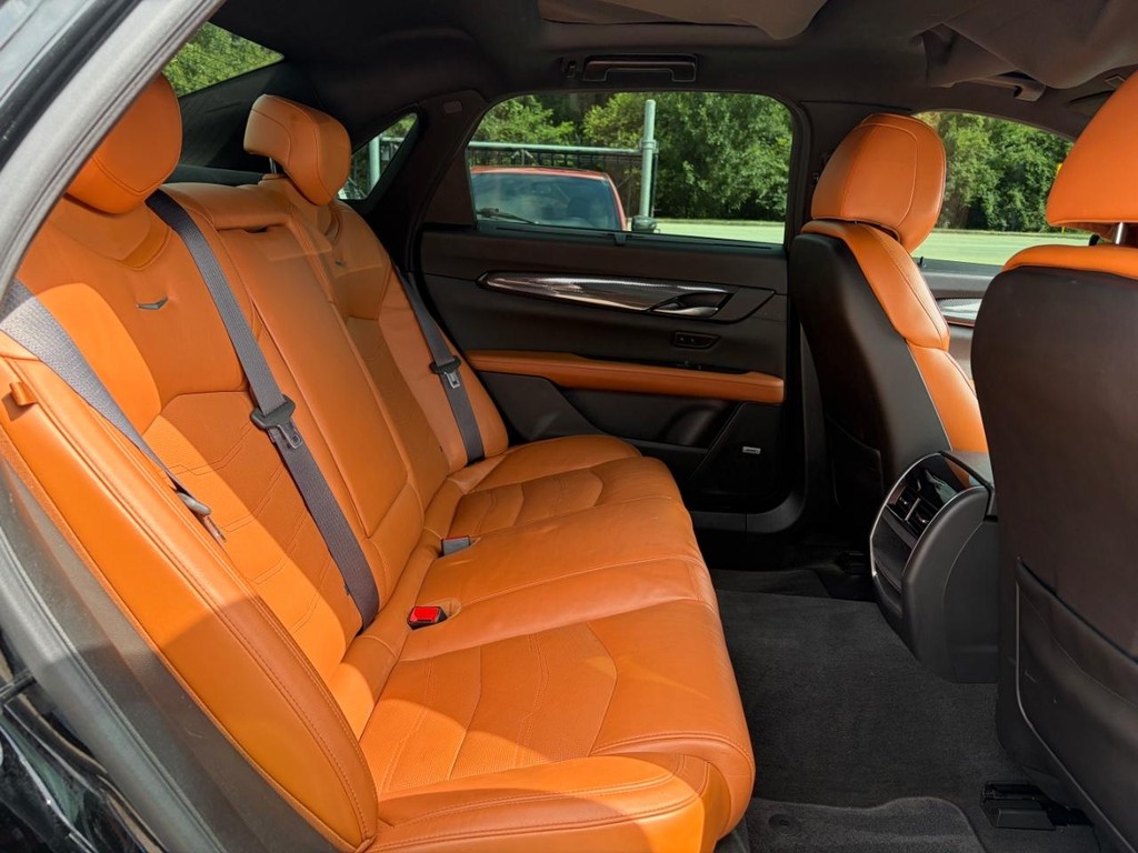 Cadillac CT6 Vehicle Full-screen Gallery Image 18