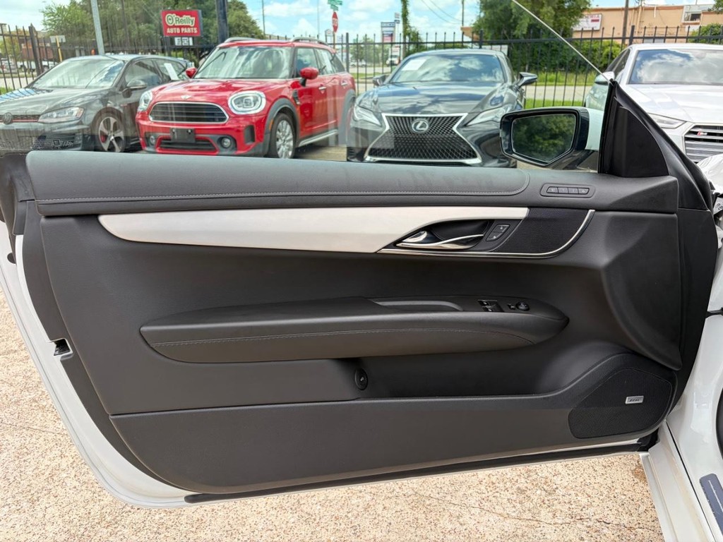 Cadillac ATS Coupe Vehicle Full-screen Gallery Image 12