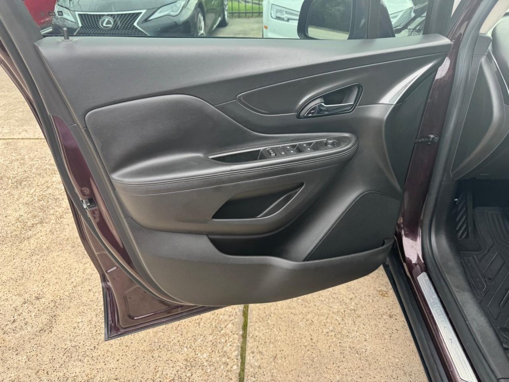 Buick Encore Vehicle Full-screen Gallery Image 11