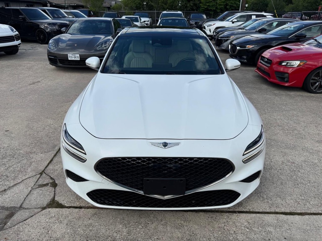 Genesis G70 Vehicle Full-screen Gallery Image 03