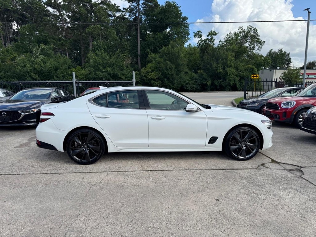Genesis G70 Vehicle Full-screen Gallery Image 05