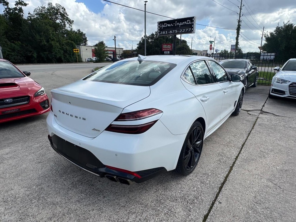 Genesis G70 Vehicle Full-screen Gallery Image 06