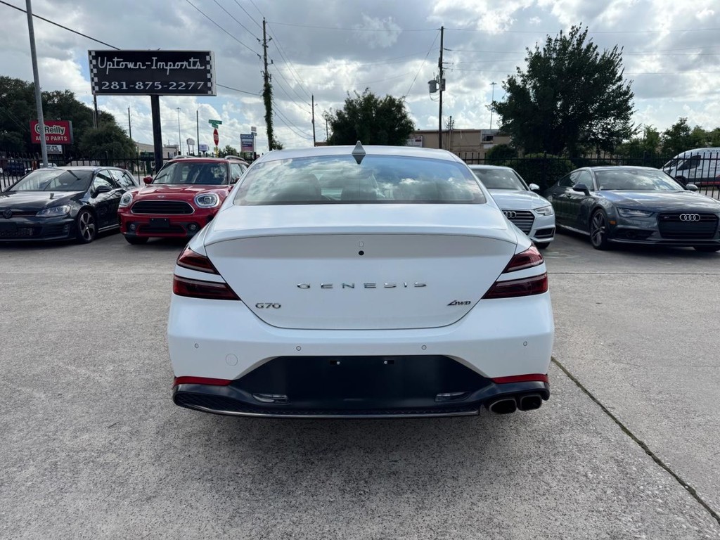 Genesis G70 Vehicle Full-screen Gallery Image 07