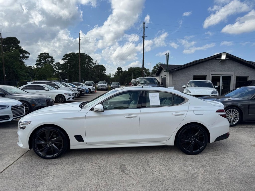 Genesis G70 Vehicle Full-screen Gallery Image 09