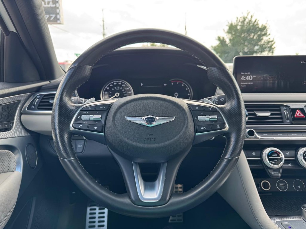 Genesis G70 Vehicle Full-screen Gallery Image 23
