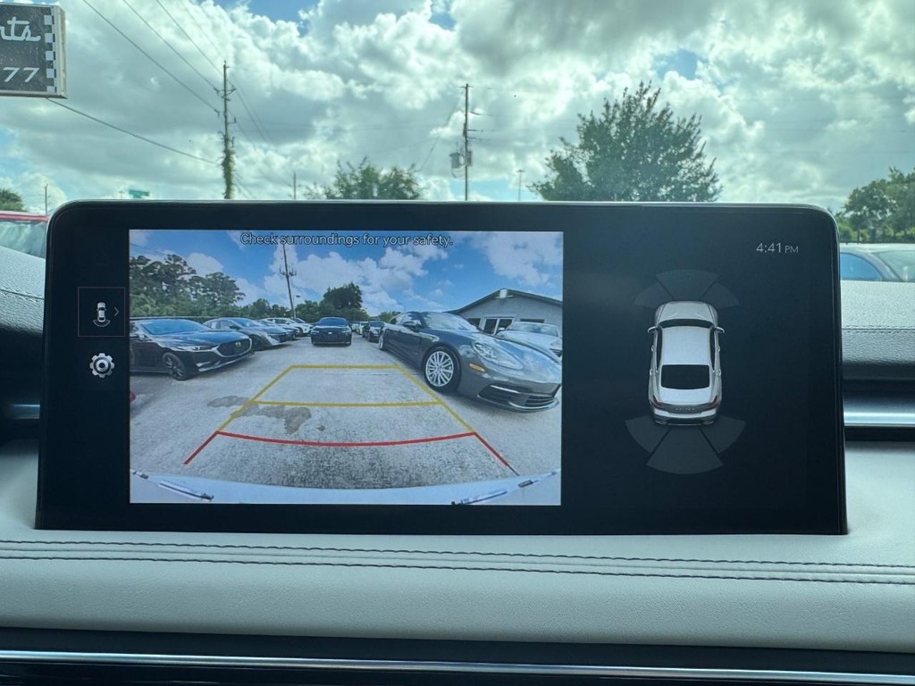 Genesis G70 Vehicle Full-screen Gallery Image 24