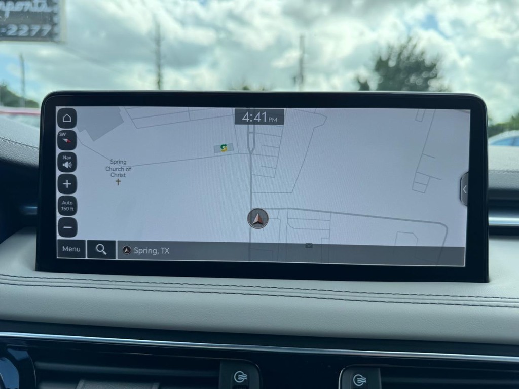 Genesis G70 Vehicle Full-screen Gallery Image 25