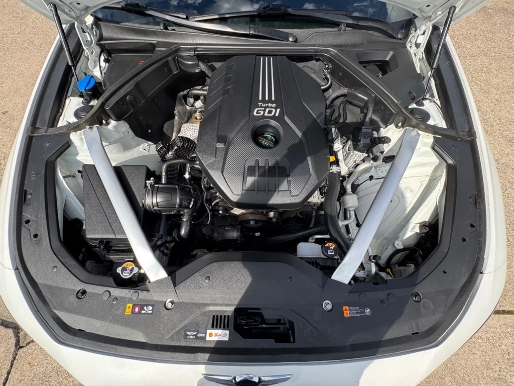 Genesis G70 Vehicle Full-screen Gallery Image 28