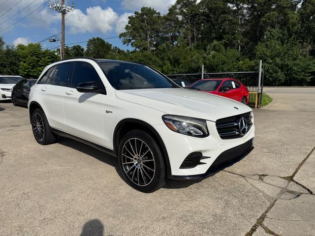 Mercedes-Benz GLC 300 Vehicle Full-screen Gallery Image 04