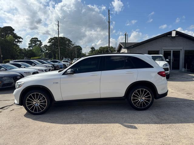 Mercedes-Benz GLC 300 Vehicle Full-screen Gallery Image 09