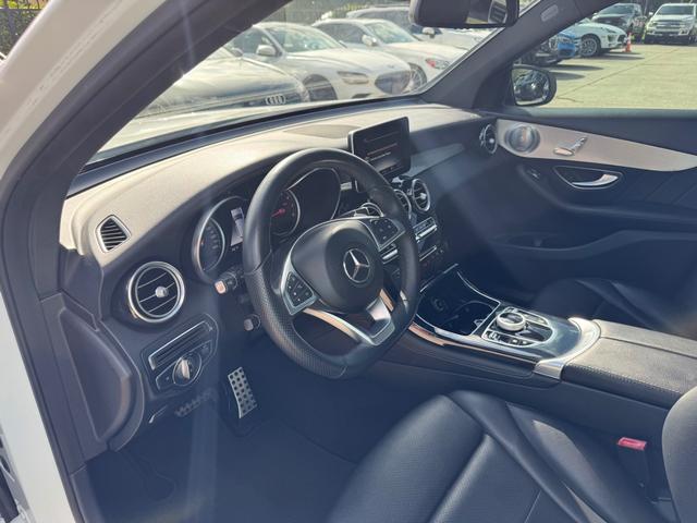 Mercedes-Benz GLC 300 Vehicle Full-screen Gallery Image 10