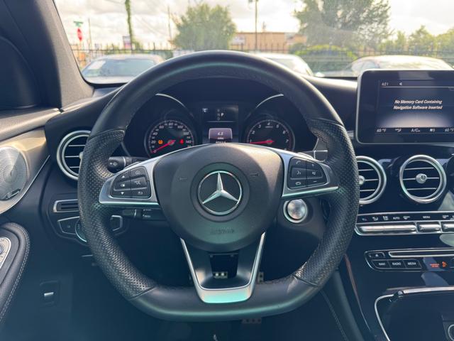 Mercedes-Benz GLC 300 Vehicle Full-screen Gallery Image 19