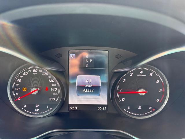 Mercedes-Benz GLC 300 Vehicle Full-screen Gallery Image 20