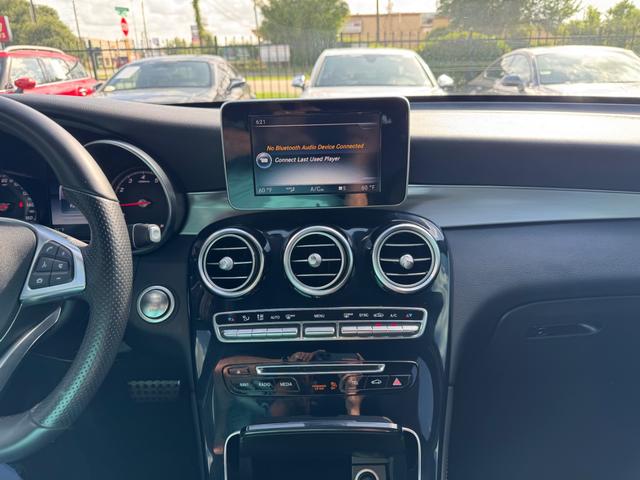 Mercedes-Benz GLC 300 Vehicle Full-screen Gallery Image 21