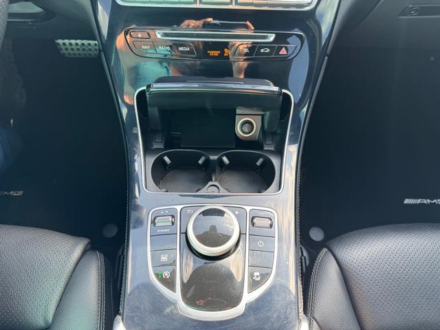 Mercedes-Benz GLC 300 Vehicle Full-screen Gallery Image 22